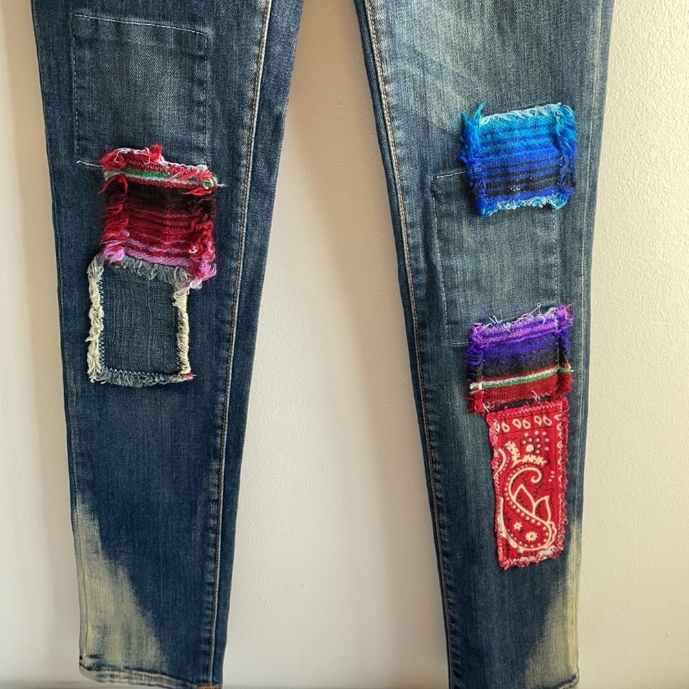 Free People Artisan Delux Patch Boho Jeans Sz 24 .